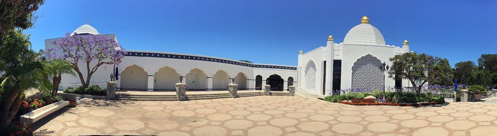 Inspirational Service: 9 AM - 10 AM  Temple gate opens at 8:15 AM.  Parking is available ONLY at the Temple level. No Sunday School class offered for this service The Meditation Gardens open at 12 noon Inspirational Service: 11 AM - 12 PM  Parking is available at the Temple and Lake from 10:15 AM. Sunday School is offered during this service.